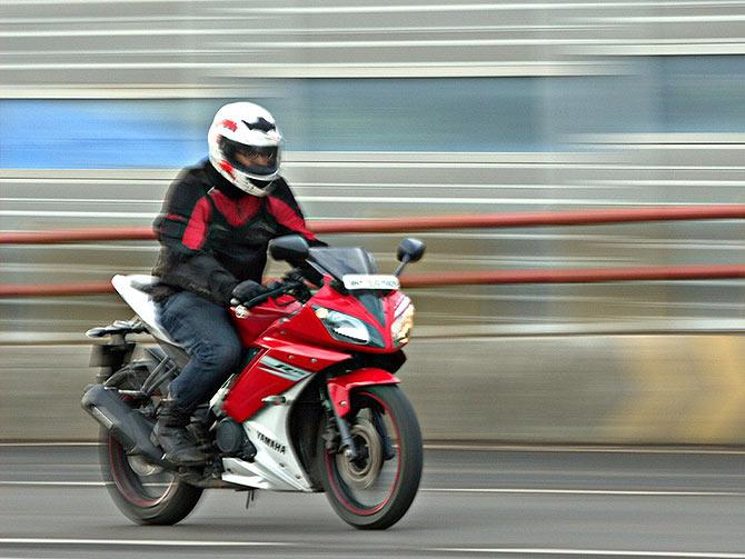 Yamaha R15