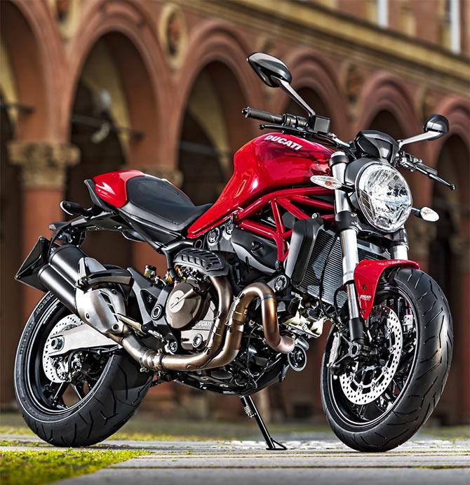 Ducati Monster 821 vs Kawasaki Z800