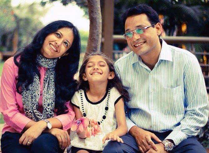 Ishita is flanked by her parents Nancy and Vikas Katyal