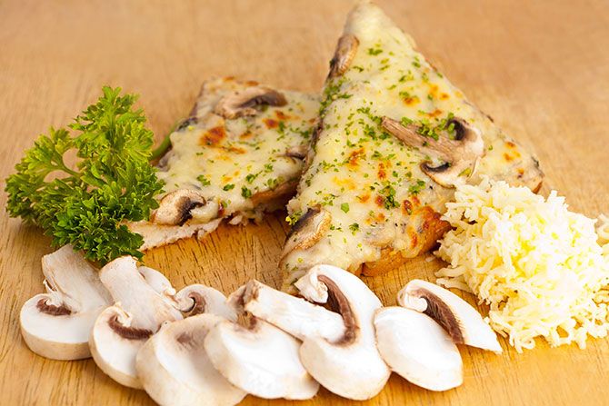 Mushroom cheese pizza