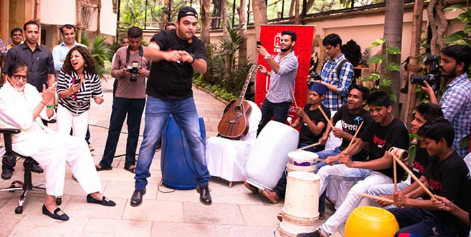 Abhijit and his boys perform in front of Amitabh Bachchan and Malishka Mendonsa