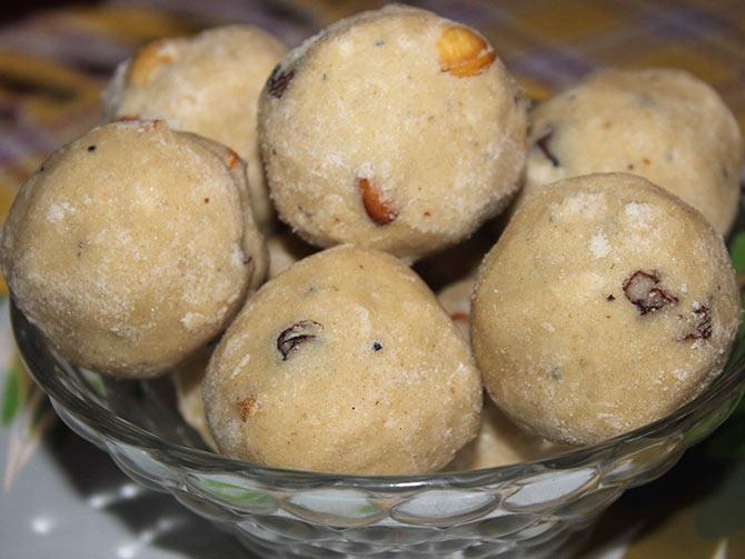 Rava Ladoo