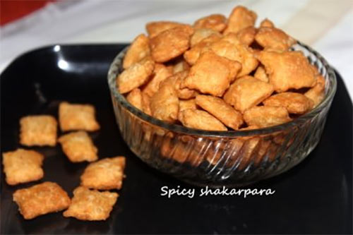 Spicy Shakkarpara