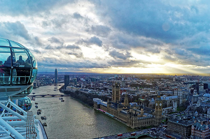 London by the banks of River Thames