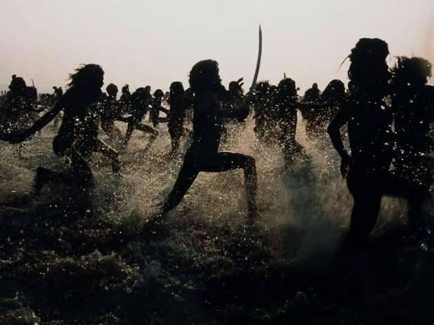 Sadhus at the Maha Kumbh Mela, Allahabad, by Prashant Panjiar, 2001 (© Prashant Panjiar, Courtesy MAP / Tasveer)