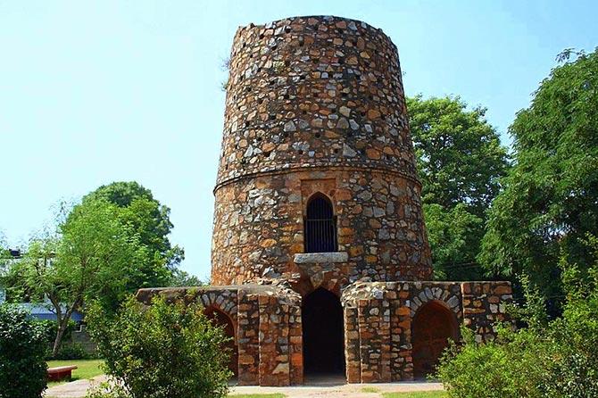 Chor Minar, Hauz Khas