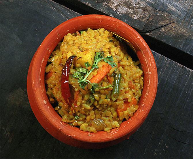 Amish Khichdi by Khichdi Khichri, Kolkata