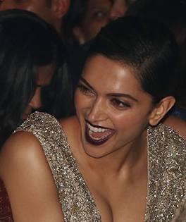 Deepika Padukone showed up for Sabyasachi Mukherjee's grand finale at Lakme Fashion Week Winter Fest 2016