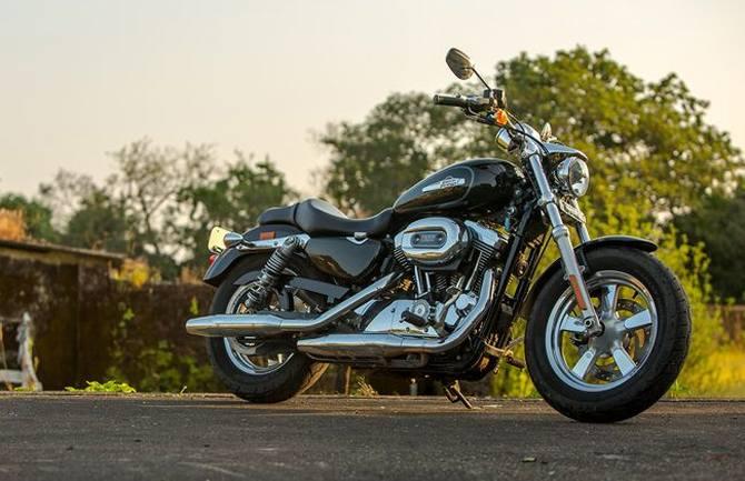 Harley-Davidson 1200 Custom Vs Indian Scout Sixty: Comparison Review