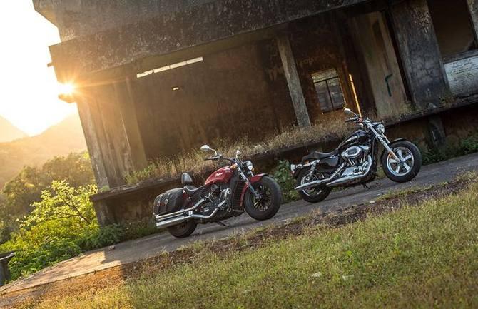 Harley-Davidson 1200 Custom Vs Indian Scout Sixty: Comparison Review