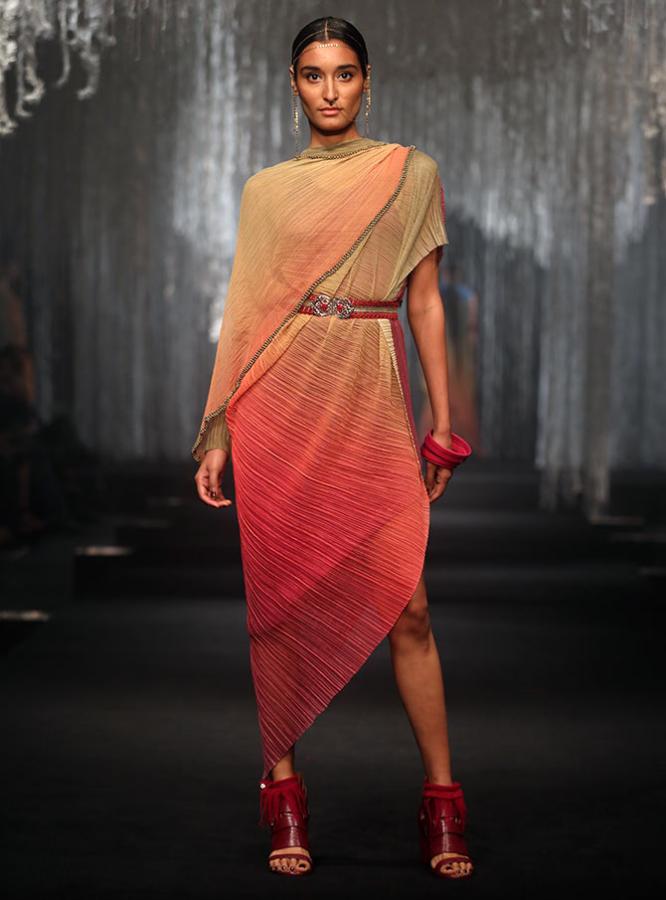 She's HOT! Katrina Kaif catwalks for Tarun Tahiliani - Rediff.com Get Ahead