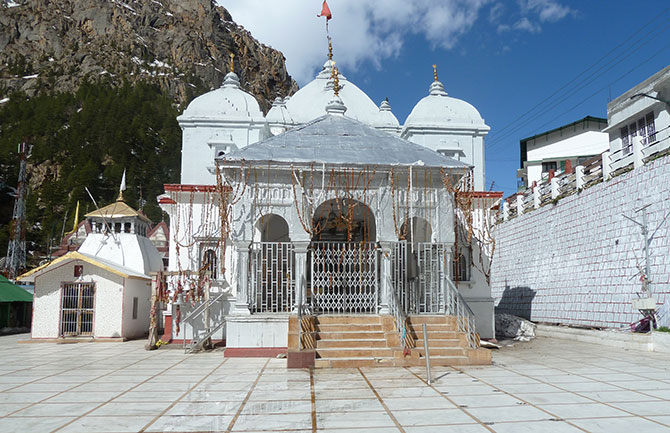 Priests oppose opening of Gangotri, Yamunotri temples