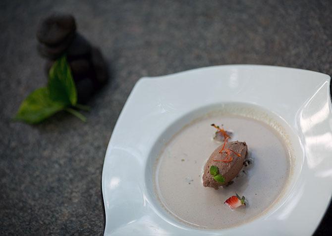 Creamed walnut and coconut soup