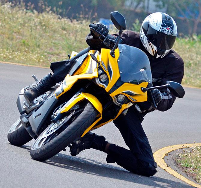 Bajaj Pulsar RS 200