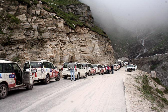 Traffic enroute Rohtang