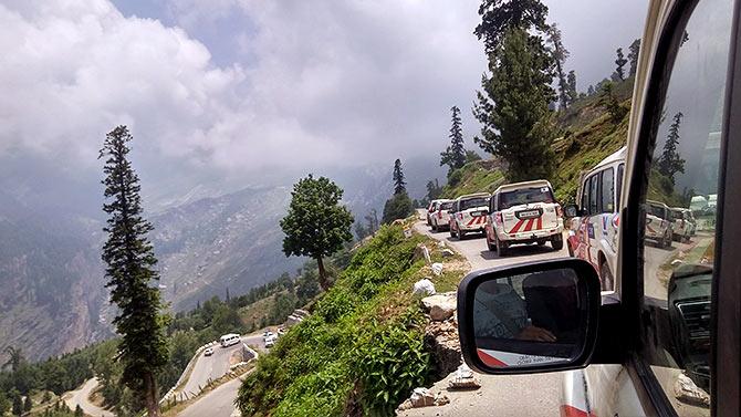 Road towards Rohtang