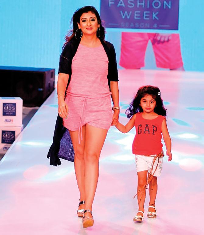 Juhi Parmar with daughter Samaira