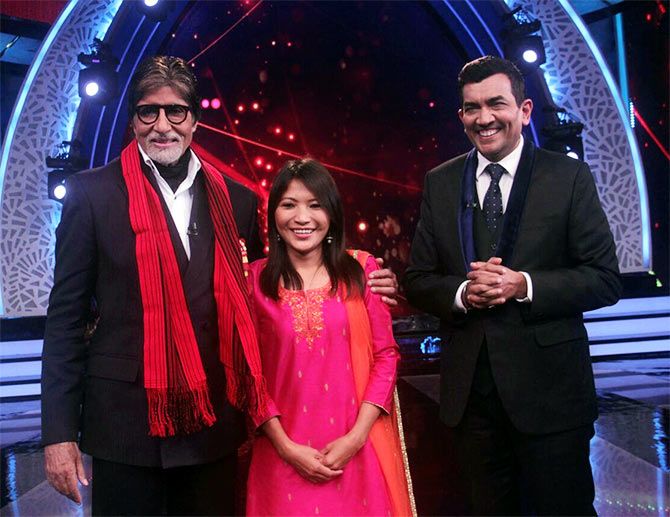 Temsutula Imsong with Amitabh Bachchan, film actor and the host of TV show Aaj Ki Raat Hai Zindagi and celebrity chef Sanjeev Kapoor