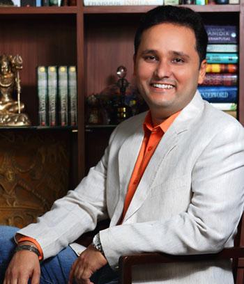 author Amish Tripathi