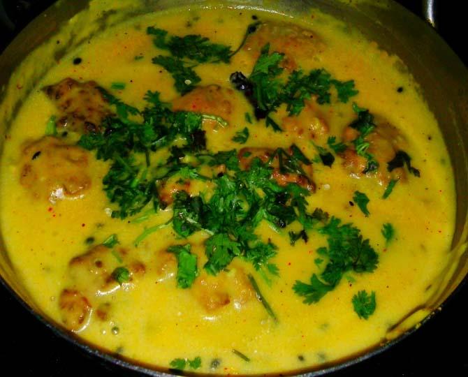 Kadhi with pakora