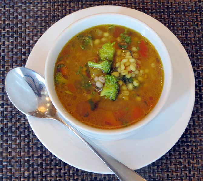 Rustic Barley & Broccoli Soup