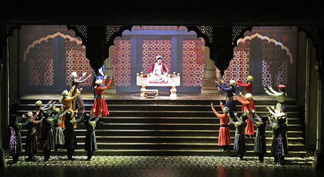 Akbars durbar in the Play Mughal-eAzam