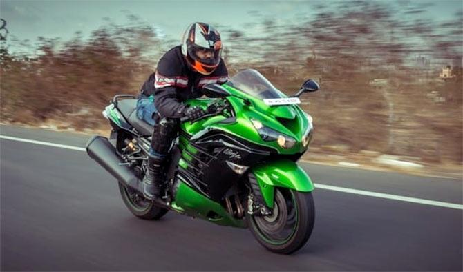 Kawasaki Ninja ZX-14R 2016 Review