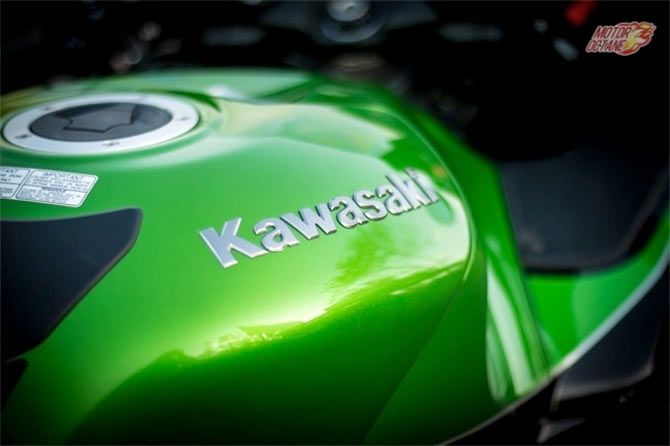 Kawasaki Ninja ZX-14R 2016 Review