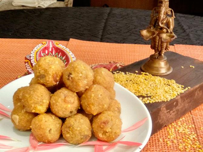 Paushtik Ladoos