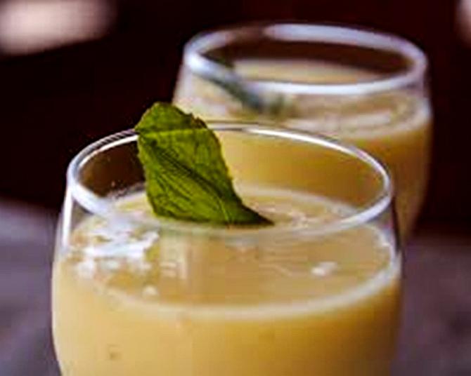 mango and mint smoothie