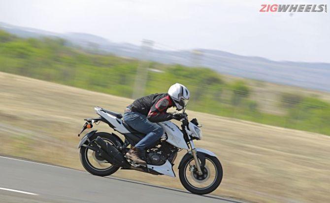 Bajaj Pulsar NS 200 against the TVS RTR 200