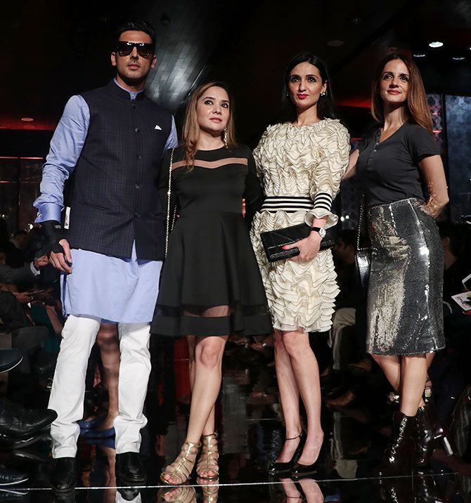 The Khan clan, dressed smartly, was in full force. Seen here are Zayed Khan, his wife Malaika, socialite Anu Dewan and Sussanne
