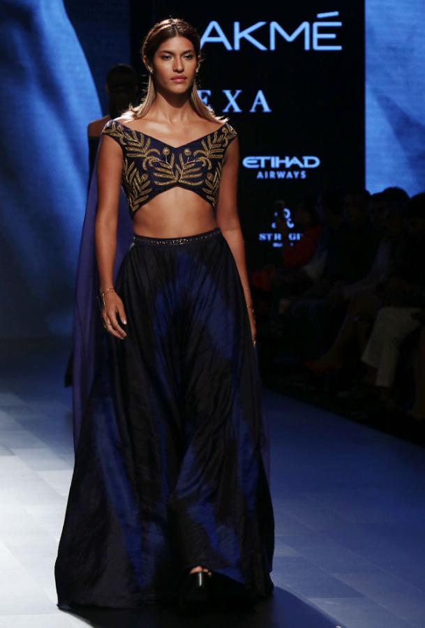 Saiyami Kher Nachiket Barve Lakme Fashion Week