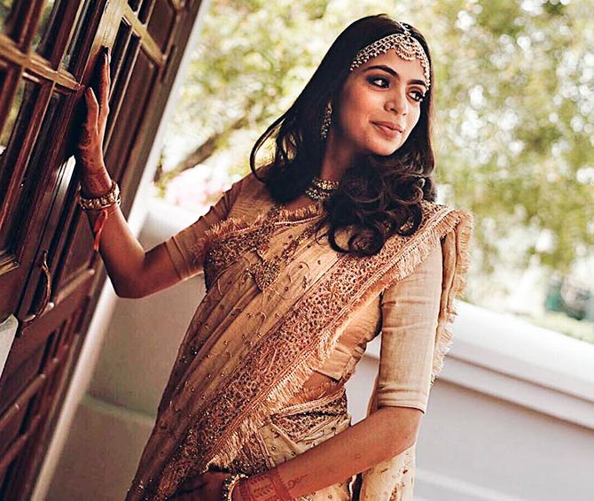 Buy Kanika Sharma Gold Saree With Silk Blouse Online | Aza Fashions
