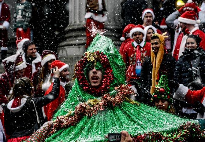 SantaCon Santa Bar Crawl Christmas party