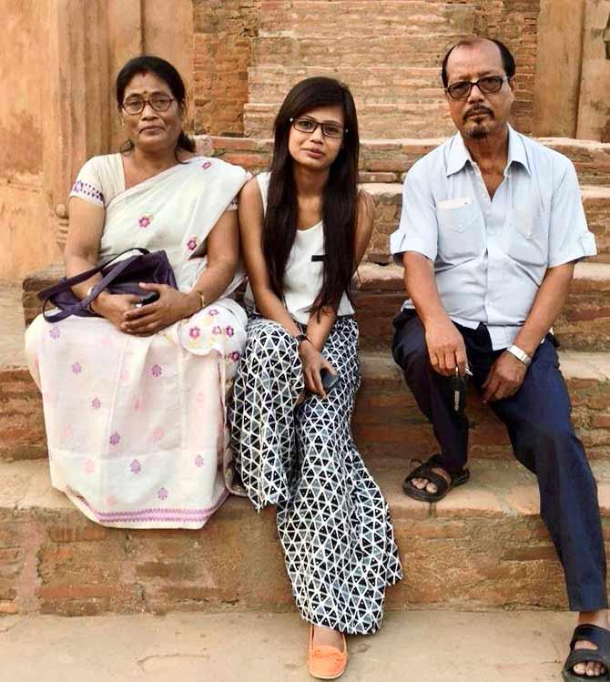 Dinchengfa with her parents