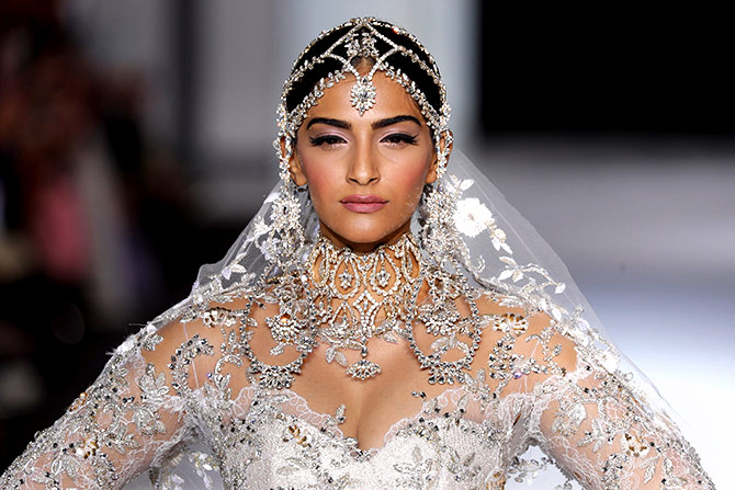 Latest Wedding Outfit Inspiration From Fashionista Sonam Kapoor |  WeddingBazaar