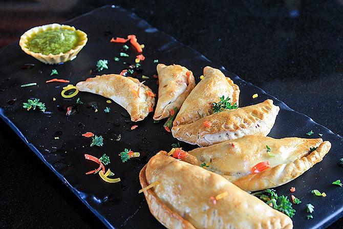 Baked Italian Gujiyas