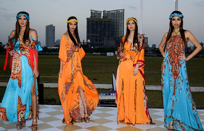 Pria Kataaria Puri Fashion Show