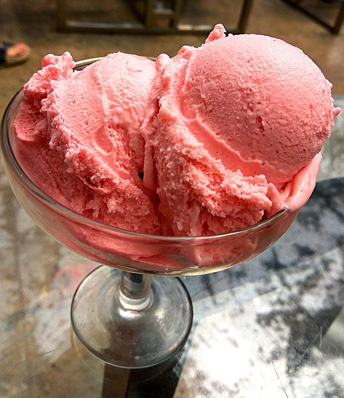 Strawberry Ice Cream 