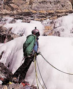 climbing frozen waterfall breaks