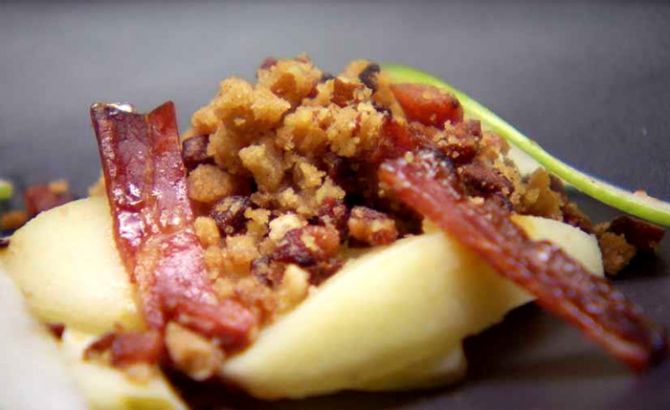 Apple and bacon crumble