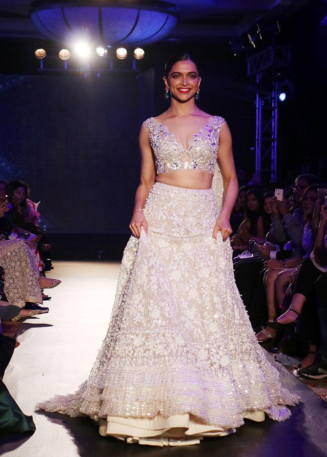 Ranbir Deepika walk for Manish Malhotra at Mijwan 2018