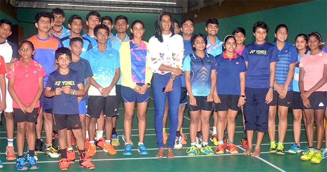 Sindhu poses with budding sports stars