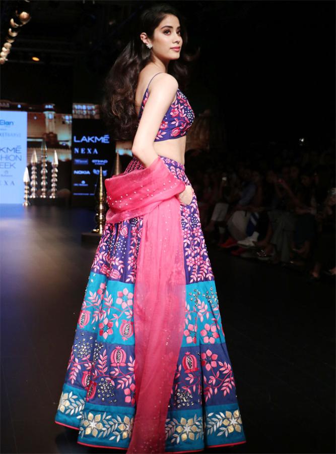 Janhvi Kapoor walks for Nachiket Barve