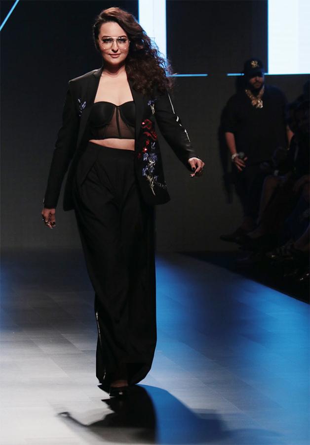 Sonakshi Sinha Falguni and Shane Peacock Lakme Fashion Week