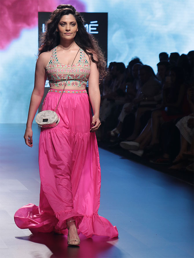 saiyami kher walks for nishka lulla