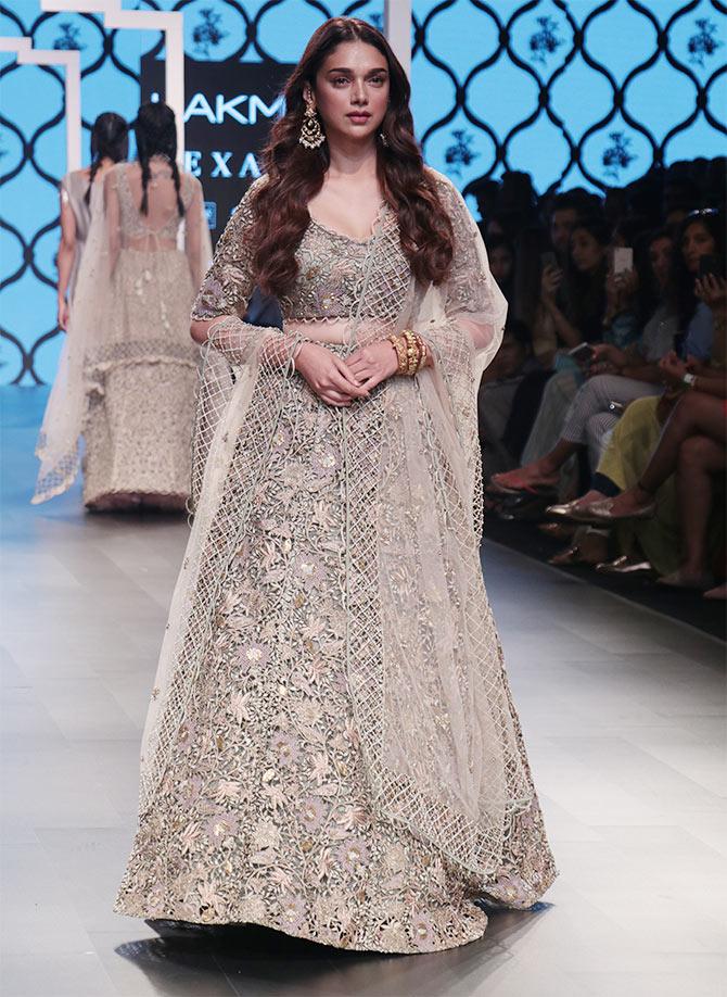 aditi rao hydari walks for payal singhal