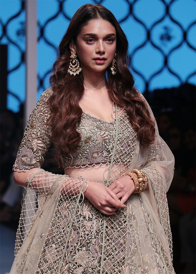 Aditi Rao Hydari exudes grace and royalty in regal chanderi silk lehenga |  Times of India