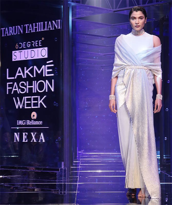 Tarun Tahiliani Kriti Sanon Lakme Fashion Week